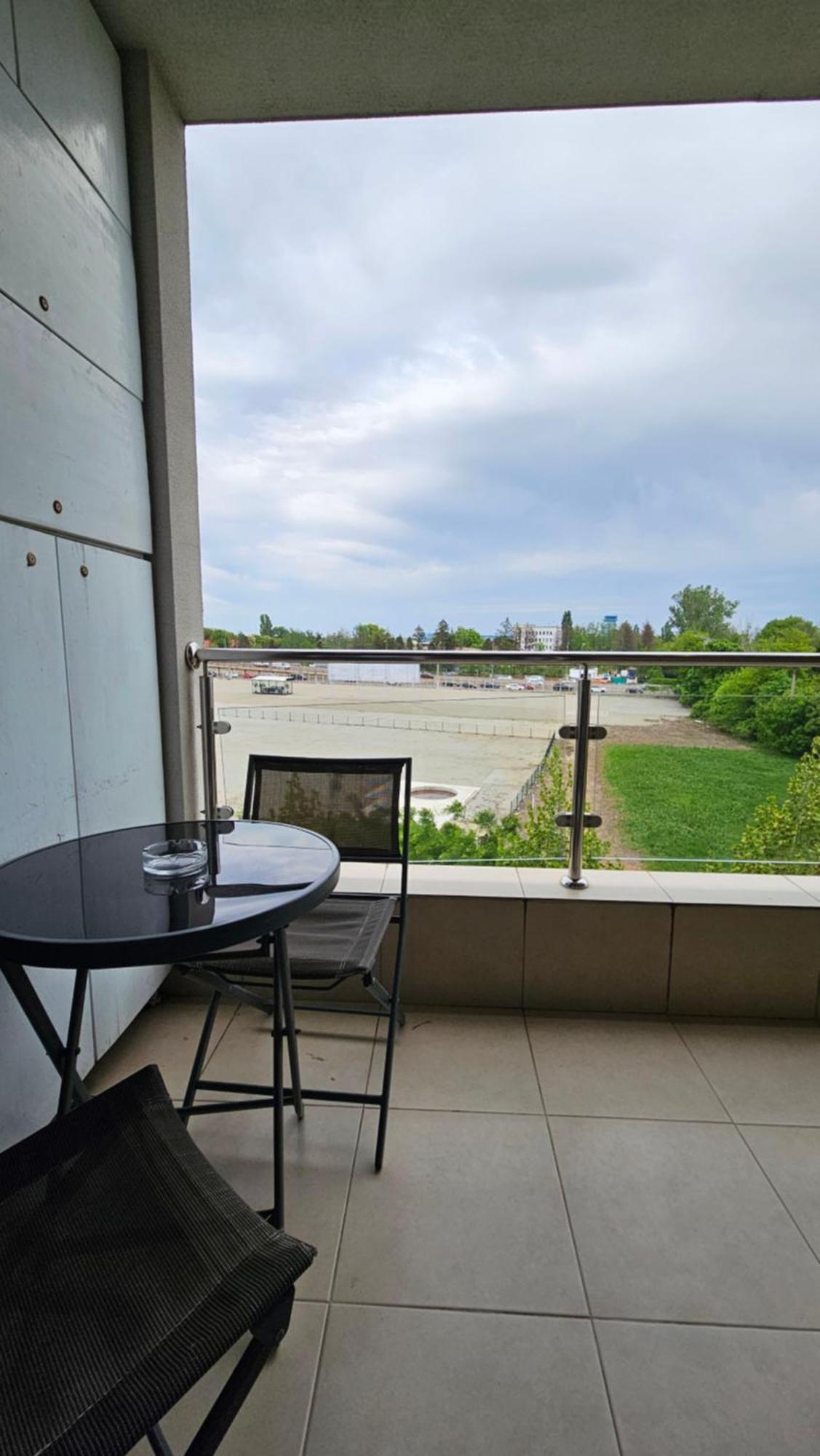 Airport Residence 3 Otopeni Exterior photo